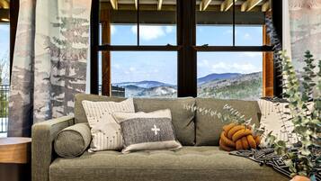 Smart TV, videojuegos, futbolito