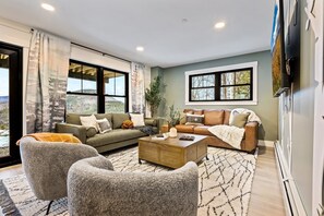 スマートテレビ、テレビゲーム、テーブルサッカー台