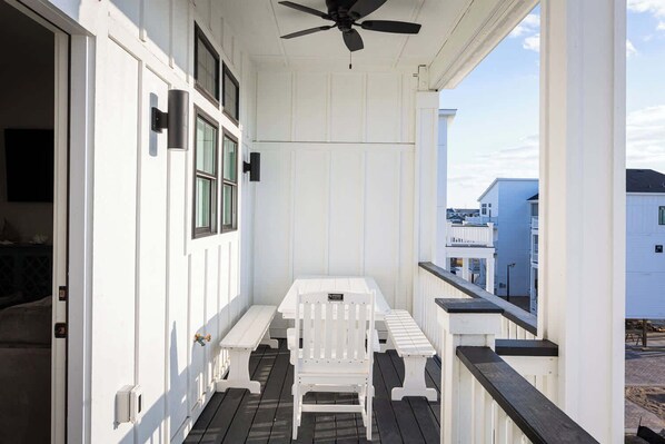 Outdoor dining - New Build with Rooftop Deck & Panoramic Ocean Views (Kill Devil Hills)