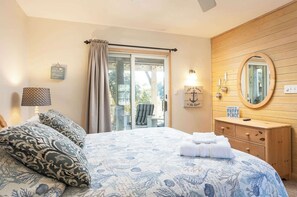 5 bedrooms, iron/ironing board, WiFi, bed sheets