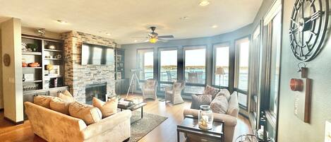 Smart TV, fireplace