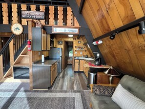 Smart TV - Cozy A-Frame cabin in Hayward on Chippewa Flowage, sleeps 6, RV electrical (Hayward)