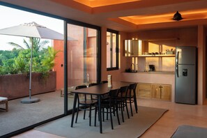 Deluxe Apartment | Living area | 50-inch Smart TV with digital channels - Casa Toro La Punta (Puerto Escondido)