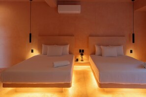 Deluxe Studio Suite | Premium bedding, pillowtop beds, blackout drapes, free WiFi - Casa Toro La Punta (Puerto Escondido)