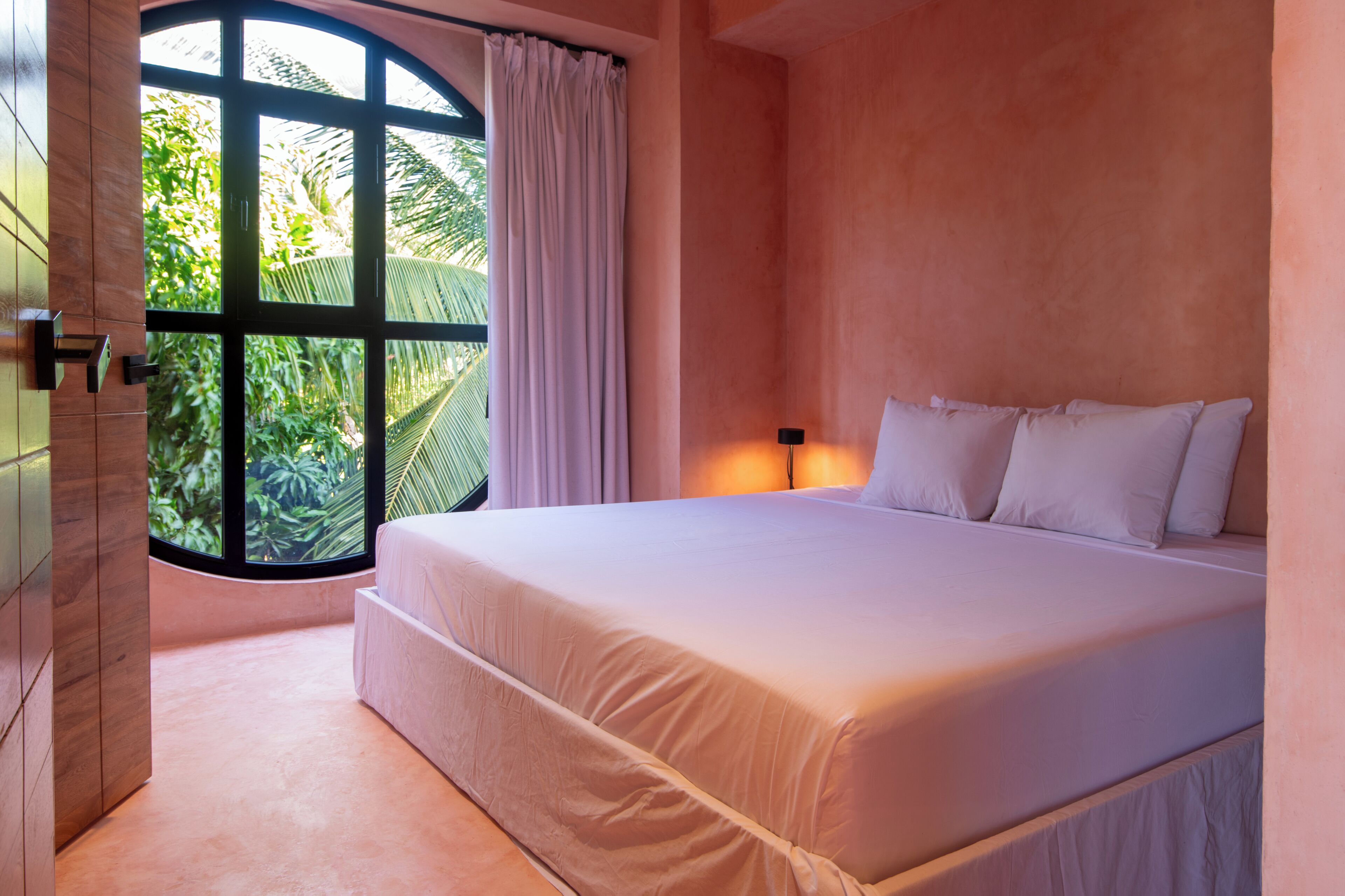 豪華公寓 | 高級寢具、特厚豪華床墊、遮光窗簾/窗簾、免費 Wi-Fi