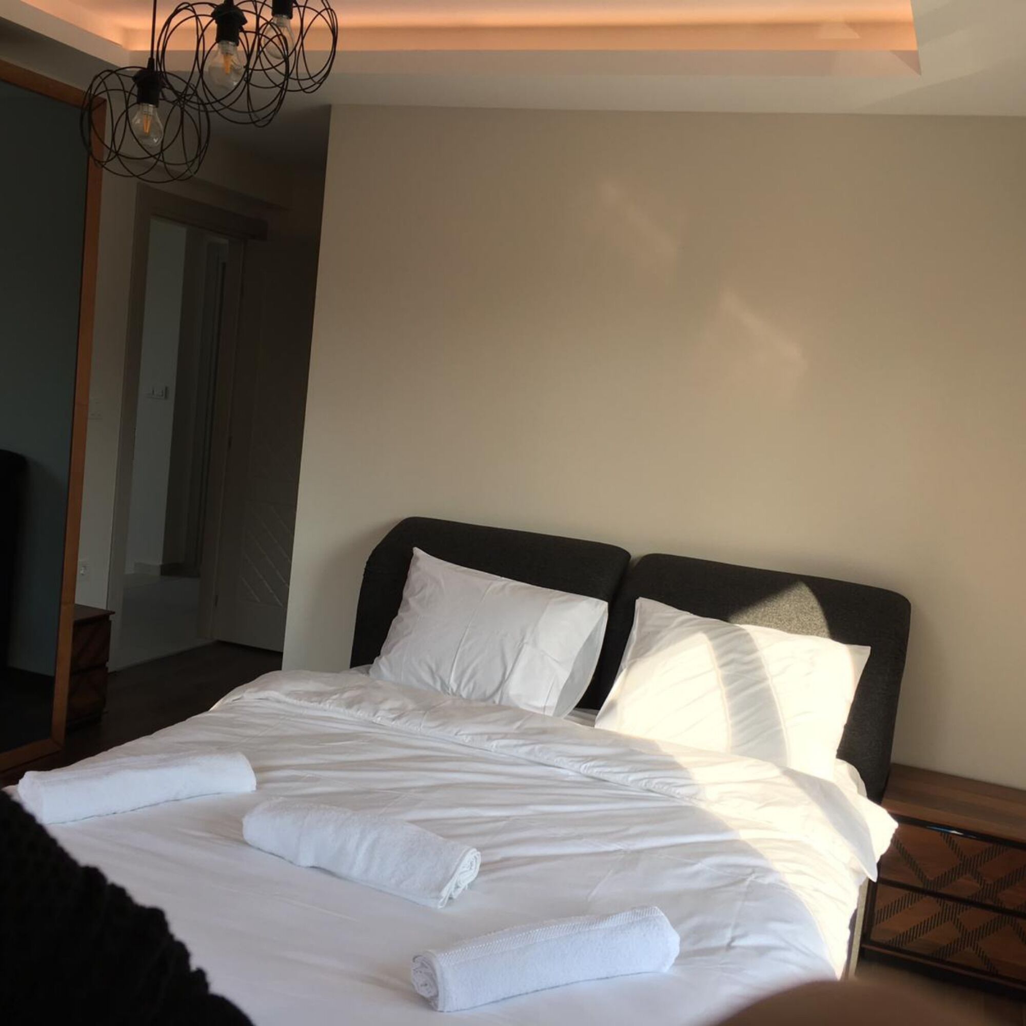 4 bedrooms, soundproofing, iron/ironing board