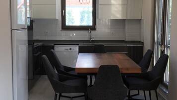 Family Villa, Mountain View | Shared kitchen