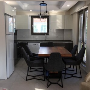 Family Villa, Mountain View | Shared kitchen