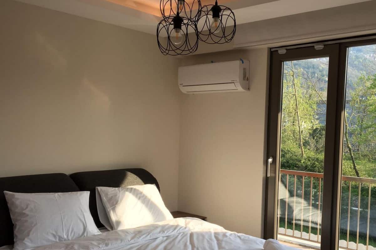 Family Villa, Mountain View