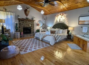 1 bedroom, desk, iron/ironing board, free WiFi