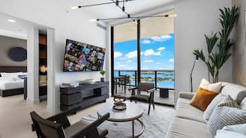 Apartemen Mewah, 3 kamar tidur, pemandangan samudra | Area keluarga | Smart TV 50-inci dengan saluran TV kabel