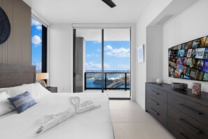 Luxury Apartment, 3 Bedrooms, Ocean View | Premium bedding, blackout drapes, iron/ironing board, free WiFi - Lux Studio W City Views and Pool (Miami)