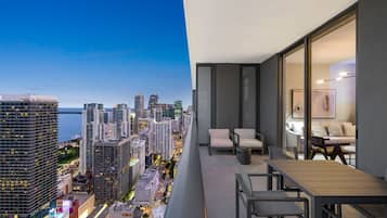 Luxury Apartment, 3 Bedrooms, Ocean View | City view