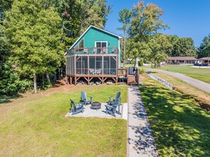 Terrace/patio -  Beautiful lake front cottage, deep water lot with covered dock and amenities. (Littleton)
