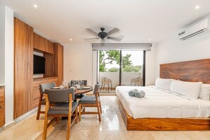 Iron/ironing board, free WiFi, bed sheets - King Suite w/ Private Balcony, Gym + Rooftop Pool (Tulum)