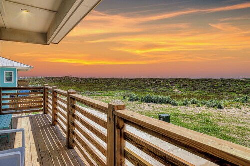 Brock's Beach Pad! ~ Amazing Gulf Views, Private Pool & Arcade Machines!