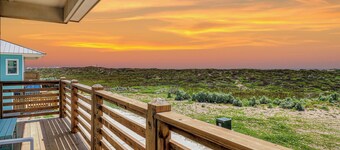 Brock's Beach Pad! ~ Amazing Gulf Views, Private Pool & Arcade Machines!