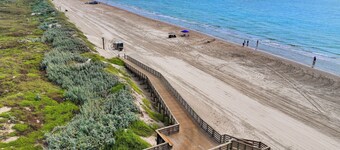 Brock's Beach Pad! ~ Amazing Gulf Views, Private Pool & Arcade Machines!