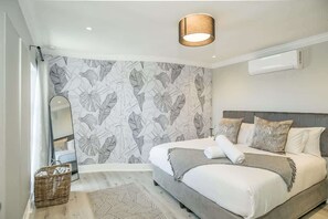 3 bedrooms, desk, iron/ironing board, WiFi