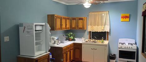 Comfort Apartment, 2 Bedrooms, Balcony, Sea View | Private kitchen