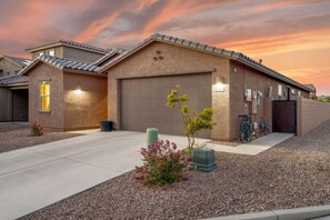 Exterior - Duplex-Style House / Office / 3 BR 3 BA / Split (Oro Valley)