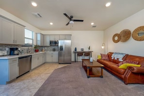 Smart TV, offices - Duplex-Style House / Office / 3 BR 3 BA / Split (Oro Valley)