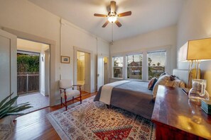 2 多间卧室、办公桌、熨斗/熨衣板、旅行婴儿床