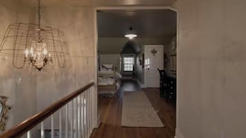 2 bedrooms, iron/ironing board, free WiFi