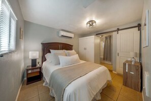 2 Schlafzimmer, Schreibtisch, Bügeleisen/Bügelbrett, Reisekinderbett