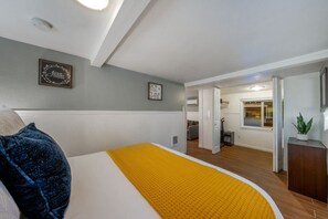 2 bedrooms, desk, iron/ironing board, travel cot - House & Casita / Fenced / Near U of A / 2 BR 2 BA (Tucson)