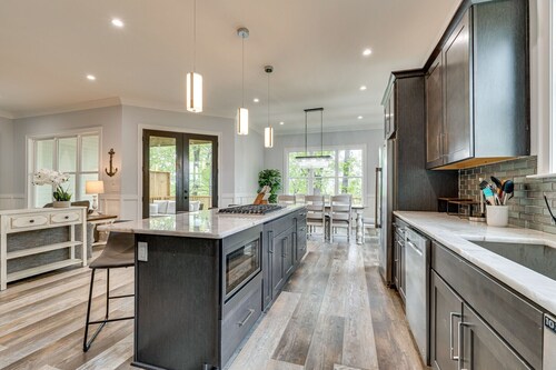 New Home 2022-Hot Tub-Boat Dock- 4,000+sq ft, 5 bedrooms, Pool Table, Ping Pong