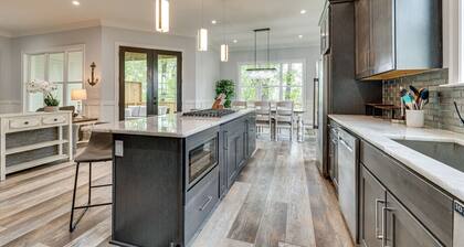 New Home 2022-Hot Tub-Boat Dock- 4,000+sq ft, 5 bedrooms, Pool Table, Ping Pong