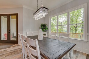 Dining - New Home 2022-Hot Tub-Boat Dock- 4,000+sq ft, 5 bedrooms, Pool Table, Ping Pong (Estill Springs)