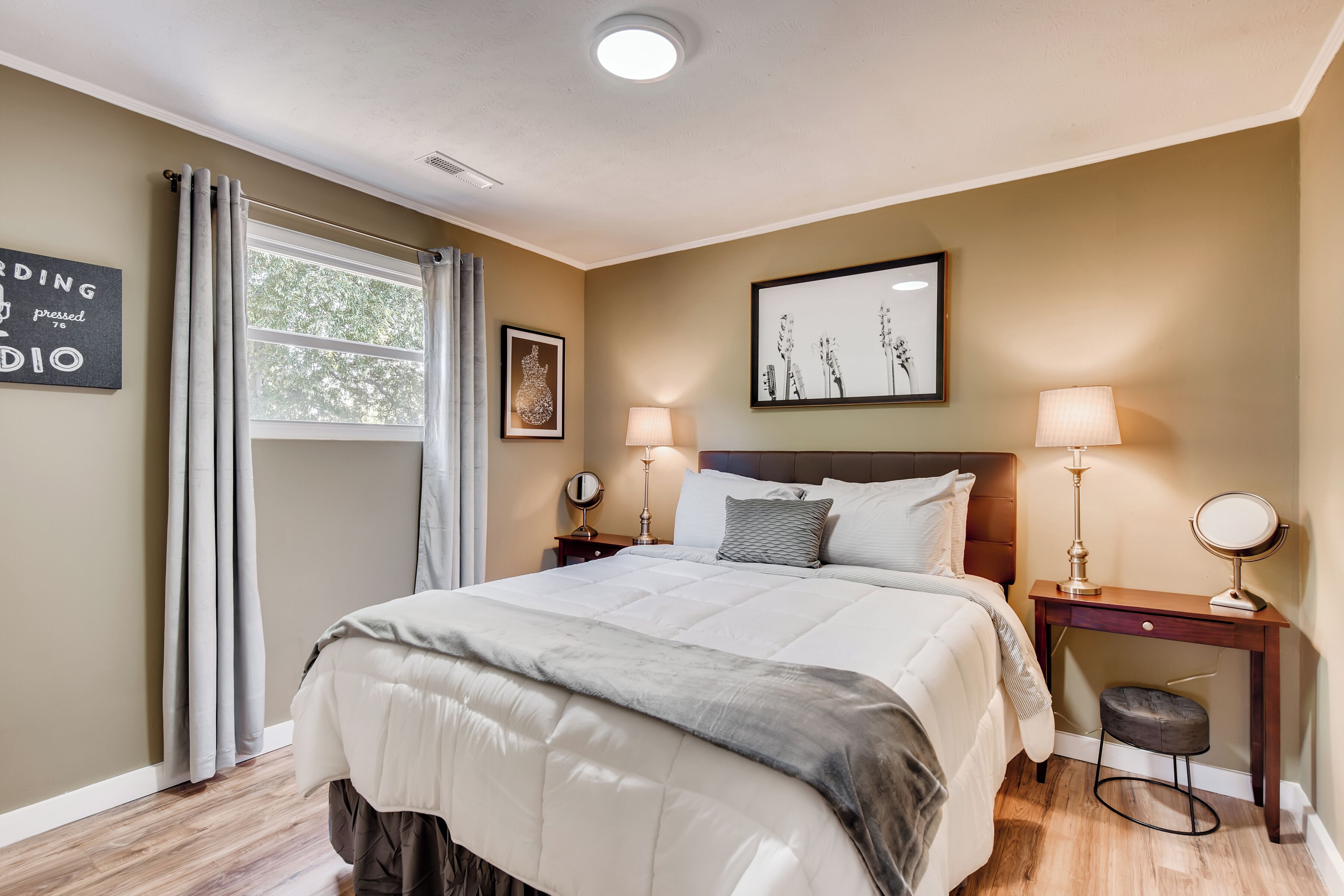 2 chambres, fer et planche à repasser, Wi-Fi gratuit, draps fournis