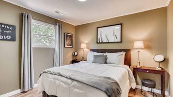 2 chambres, fer et planche à repasser, Wi-Fi gratuit, draps fournis