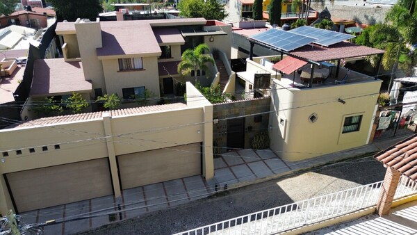 Luxurious 3 Bedroom In Ajijic - Sleeps 6 - Private Gym - Pickleball Court - - Ajijic