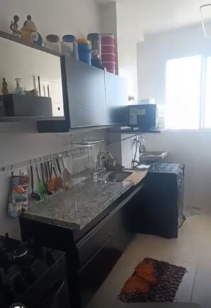 Fridge, microwave, oven, stovetop - 13th floor apartment with sea view (Ponta de Campina Cabedelo)