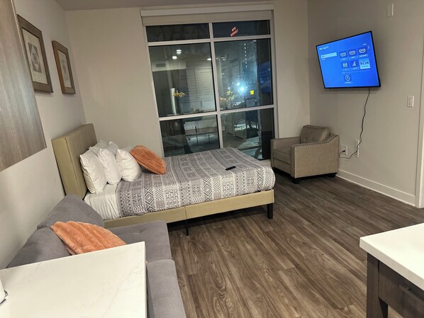 Interior - Serene 1-bedroom apartment in Los Angeles with WiFi Selma 2 (Los Angeles)