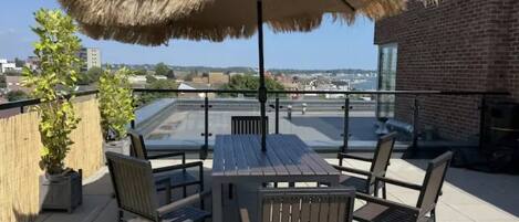 تناول الطعام بالخارج