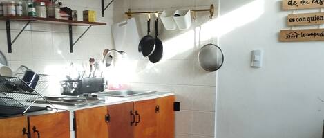 Fridge, stovetop, coffee/tea maker, electric kettle