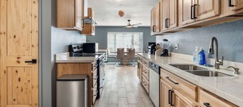 Spacious 5-bedroom house in marvelous Phoenix with AC, WiFi