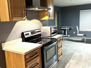 Fridge, microwave, stovetop, dishwasher