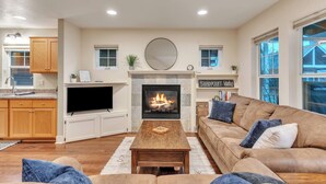 A living room with a fireplace, a television, and a sofa. - Dover Dreamin’ – Lake Life starts here! 3BD, 3BA Retreat, Steps from the Water (Dover)