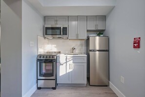 Private kitchen - Indigo Suites Unit 2 (Wildwood)