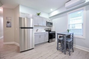 Private kitchen - Indigo Suites Unit 4 (Wildwood)