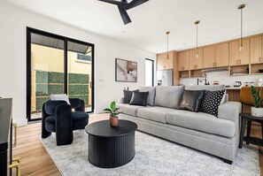 Smart TV - Twin Homes Oasis - Hot Tub near Downtown Austin (Austin)