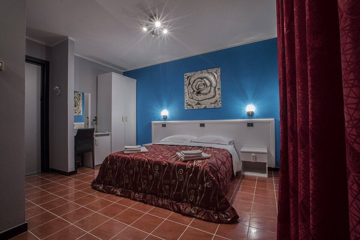 Comfort Twin Room, Beach View | In-room safe, desk, iron/ironing board, free WiFi