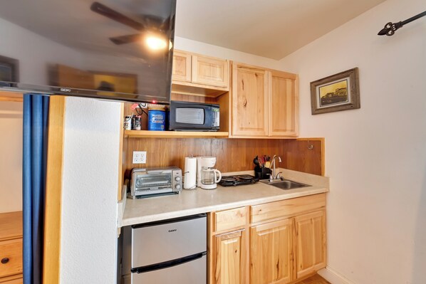 Fridge, microwave, coffee/tea maker, toaster