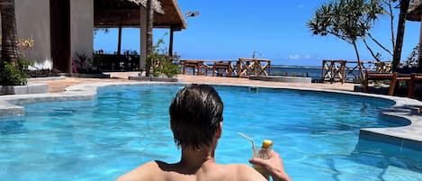 室內游泳池和室外游泳池