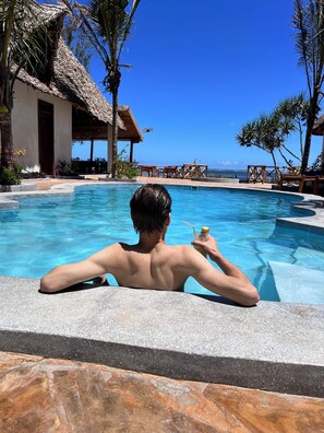Indoor pool, outdoor pool - Zamu Beach Hotel  (Marumbi)